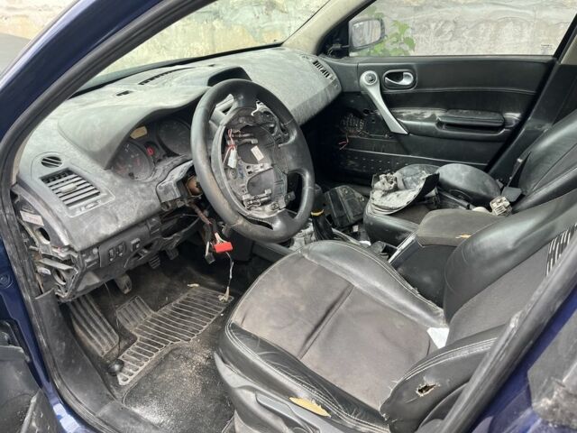 Синій Рено Меган, об'ємом двигуна 1.4 л та пробігом 240 тис. км за 2300 $, фото 6 на Automoto.ua