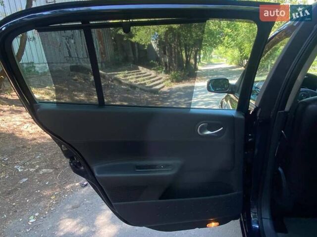 Синій Рено Меган, об'ємом двигуна 2 л та пробігом 156 тис. км за 4800 $, фото 23 на Automoto.ua