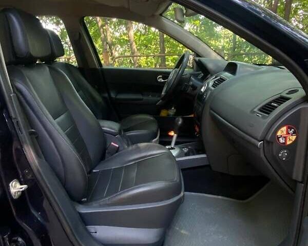 Синій Рено Меган, об'ємом двигуна 2 л та пробігом 156 тис. км за 4800 $, фото 24 на Automoto.ua
