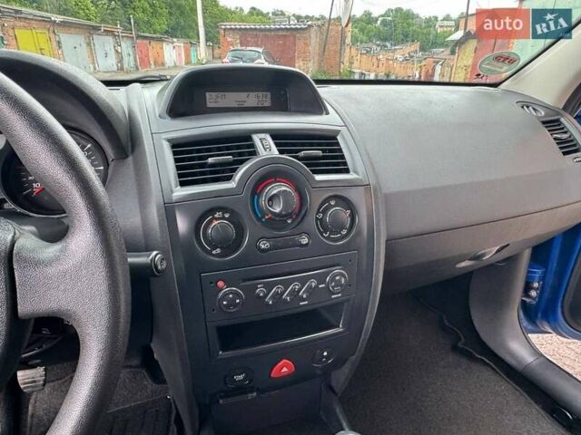 Синий Рено Меган, объемом двигателя 1.6 л и пробегом 194 тыс. км за 5350 $, фото 7 на Automoto.ua