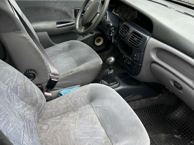 Синий Рено Меган, объемом двигателя 1.6 л и пробегом 270 тыс. км за 1500 $, фото 3 на Automoto.ua