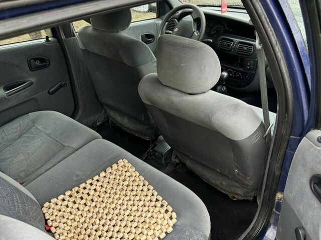 Синий Рено Меган, объемом двигателя 1.6 л и пробегом 270 тыс. км за 1500 $, фото 2 на Automoto.ua