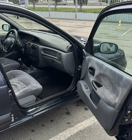 Синий Рено Меган, объемом двигателя 1.6 л и пробегом 310 тыс. км за 3100 $, фото 17 на Automoto.ua