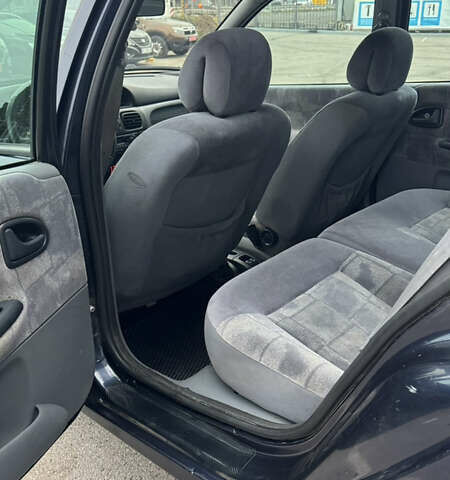 Синий Рено Меган, объемом двигателя 1.6 л и пробегом 310 тыс. км за 3100 $, фото 21 на Automoto.ua