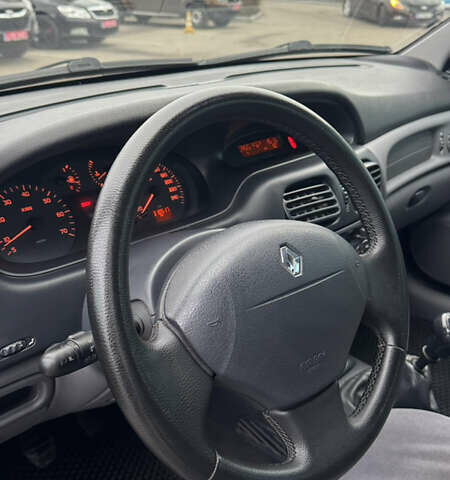 Синий Рено Меган, объемом двигателя 1.6 л и пробегом 310 тыс. км за 3100 $, фото 6 на Automoto.ua