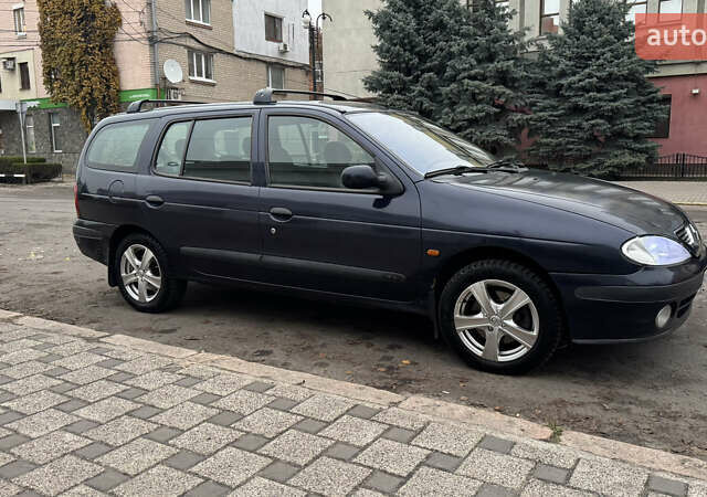 Синий Рено Меган, объемом двигателя 1.6 л и пробегом 310 тыс. км за 3100 $, фото 2 на Automoto.ua
