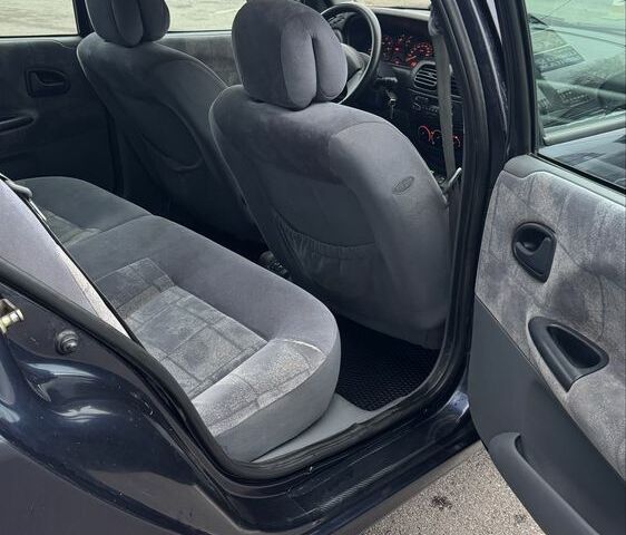 Синий Рено Меган, объемом двигателя 1.6 л и пробегом 310 тыс. км за 3100 $, фото 9 на Automoto.ua