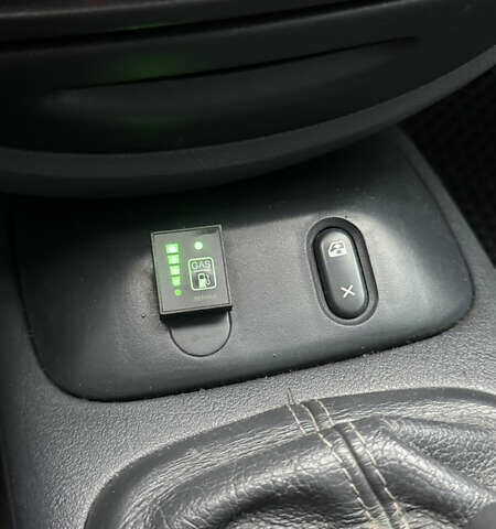 Синий Рено Меган, объемом двигателя 1.6 л и пробегом 310 тыс. км за 3100 $, фото 9 на Automoto.ua