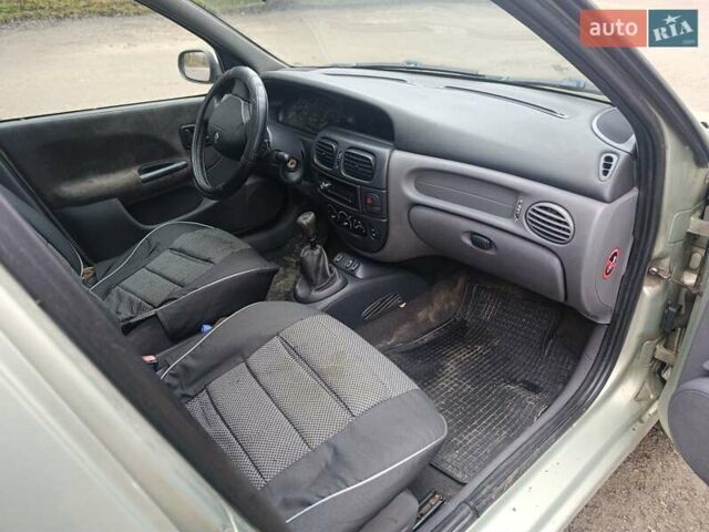 Синий Рено Меган, объемом двигателя 1.9 л и пробегом 260 тыс. км за 1250 $, фото 6 на Automoto.ua