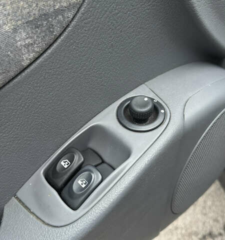 Синий Рено Меган, объемом двигателя 1.6 л и пробегом 310 тыс. км за 3100 $, фото 10 на Automoto.ua