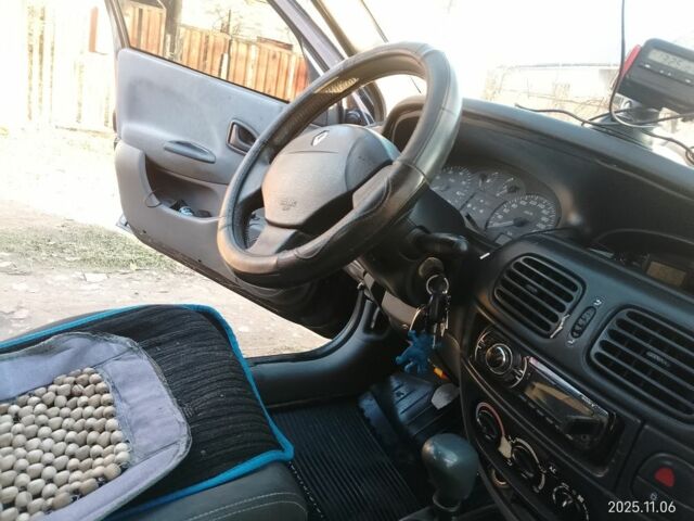 Синий Рено Меган, объемом двигателя 1.4 л и пробегом 420 тыс. км за 2500 $, фото 2 на Automoto.ua