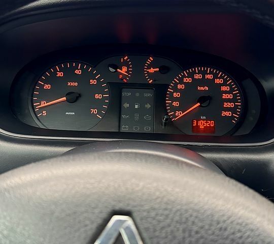 Синий Рено Меган, объемом двигателя 1.6 л и пробегом 310 тыс. км за 3100 $, фото 7 на Automoto.ua