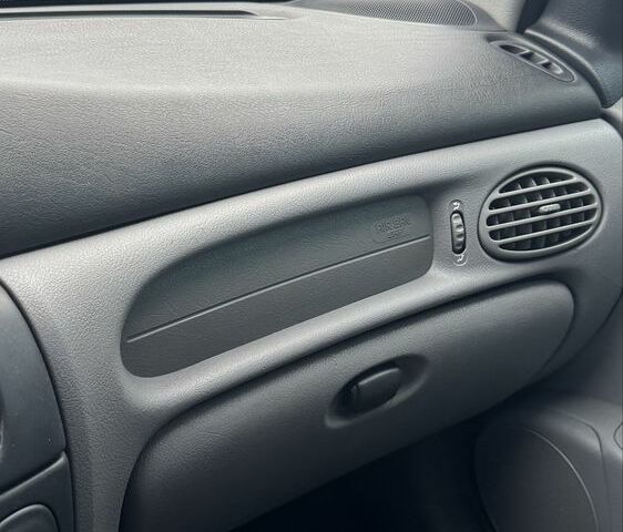 Синий Рено Меган, объемом двигателя 1.6 л и пробегом 310 тыс. км за 3100 $, фото 6 на Automoto.ua