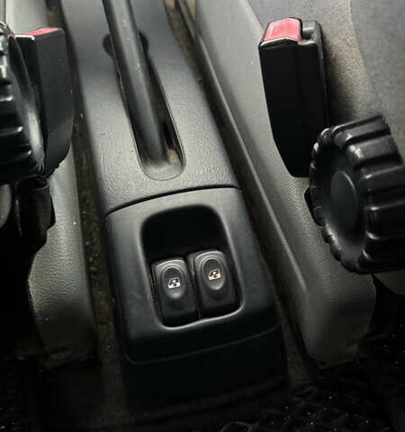 Синий Рено Меган, объемом двигателя 1.6 л и пробегом 310 тыс. км за 3100 $, фото 11 на Automoto.ua