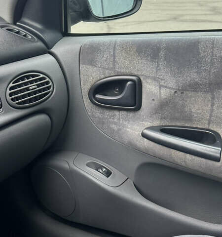 Синий Рено Меган, объемом двигателя 1.6 л и пробегом 310 тыс. км за 3100 $, фото 8 на Automoto.ua