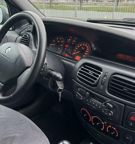 Синий Рено Меган, объемом двигателя 1.6 л и пробегом 310 тыс. км за 3100 $, фото 14 на Automoto.ua