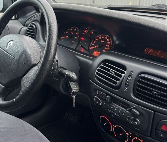 Синий Рено Меган, объемом двигателя 1.6 л и пробегом 310 тыс. км за 3100 $, фото 10 на Automoto.ua