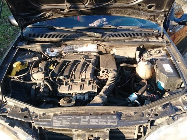 Синий Рено Меган, объемом двигателя 1.4 л и пробегом 420 тыс. км за 2500 $, фото 5 на Automoto.ua