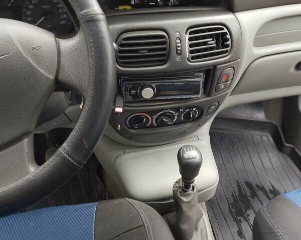 Синий Рено Меган, объемом двигателя 1.9 л и пробегом 360 тыс. км за 2700 $, фото 3 на Automoto.ua