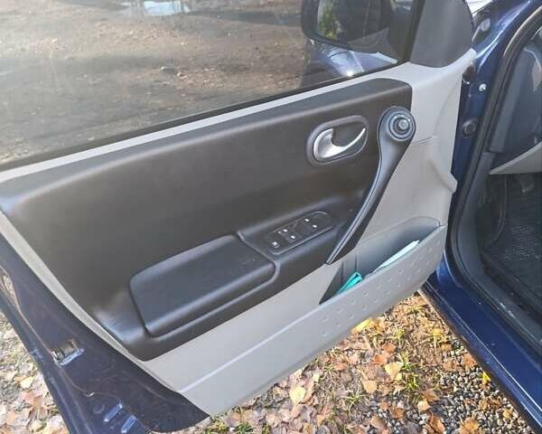 Синий Рено Меган, объемом двигателя 1.6 л и пробегом 252 тыс. км за 4200 $, фото 11 на Automoto.ua