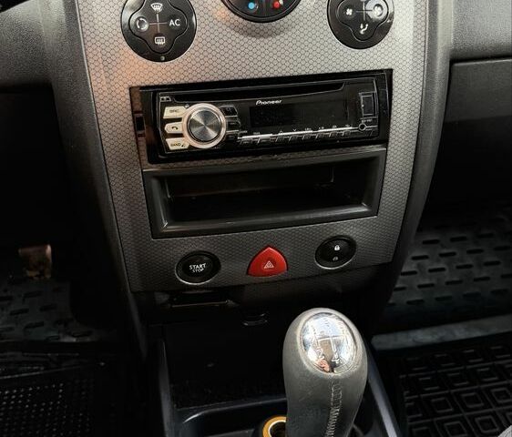 Синий Рено Меган, объемом двигателя 1.6 л и пробегом 205 тыс. км за 4900 $, фото 12 на Automoto.ua