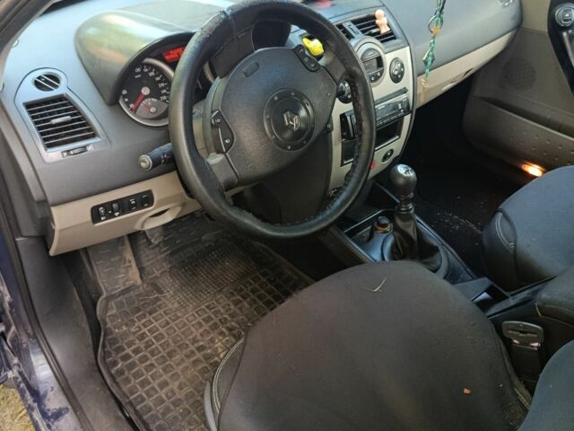 Рено Меган 2004 у Романове на Automoto.ua Синій Рено Меган, об'ємом двигуна 1 л та пробігом 260 тис. км за 4950 $, фото 1 на Automoto.ua