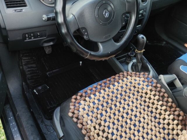 Рено Меган 2004 у Києві на Automoto.ua Синій Рено Меган, об'ємом двигуна 0 л та пробігом 302 тис. км за 4500 $, фото 2 на Automoto.ua