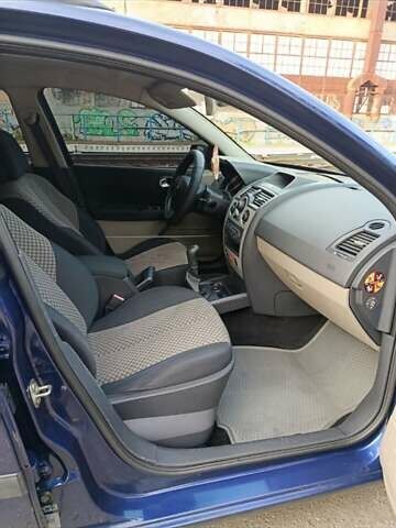 Синий Рено Меган, объемом двигателя 1.6 л и пробегом 250 тыс. км за 4000 $, фото 11 на Automoto.ua