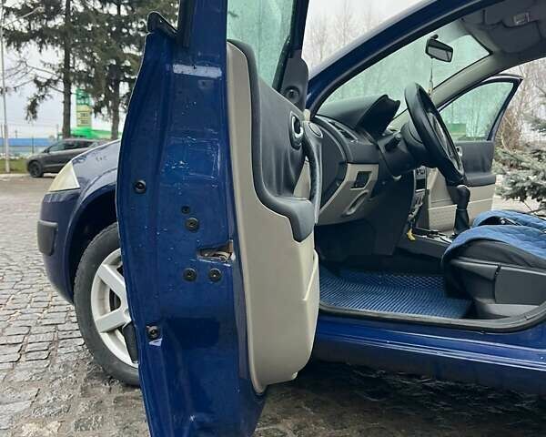 Синій Рено Меган, об'ємом двигуна 1.39 л та пробігом 153 тис. км за 4750 $, фото 9 на Automoto.ua