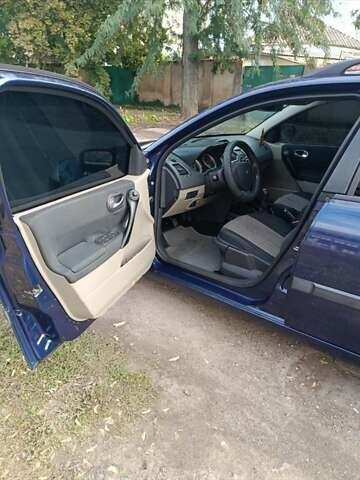 Синий Рено Меган, объемом двигателя 1.6 л и пробегом 250 тыс. км за 4000 $, фото 13 на Automoto.ua