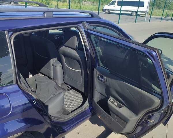 Синий Рено Меган, объемом двигателя 1.6 л и пробегом 260 тыс. км за 5300 $, фото 4 на Automoto.ua