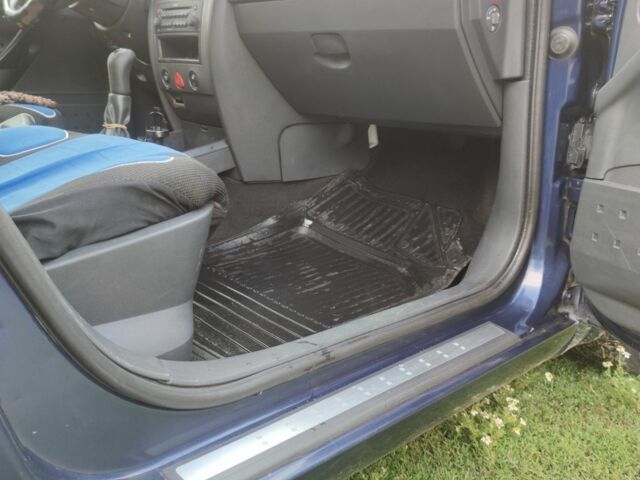 Рено Меган 2004 у Києві на Automoto.ua Синій Рено Меган, об'ємом двигуна 0 л та пробігом 302 тис. км за 4500 $, фото 14 на Automoto.ua