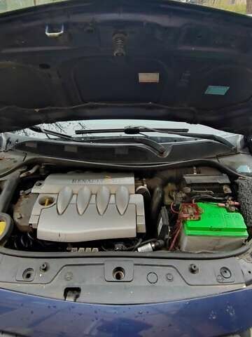 Синий Рено Меган, объемом двигателя 1.6 л и пробегом 217 тыс. км за 5000 $, фото 1 на Automoto.ua