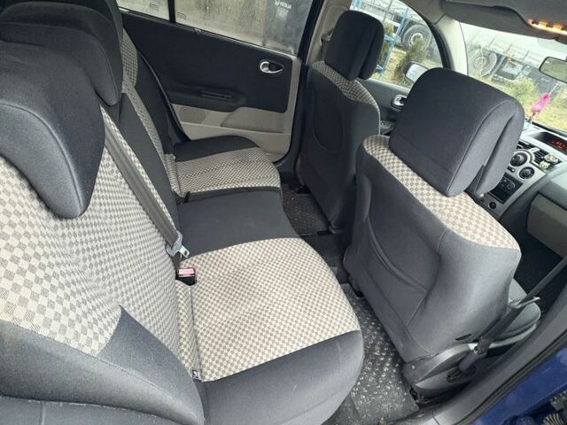 Синий Рено Меган, объемом двигателя 1.6 л и пробегом 248 тыс. км за 4000 $, фото 4 на Automoto.ua