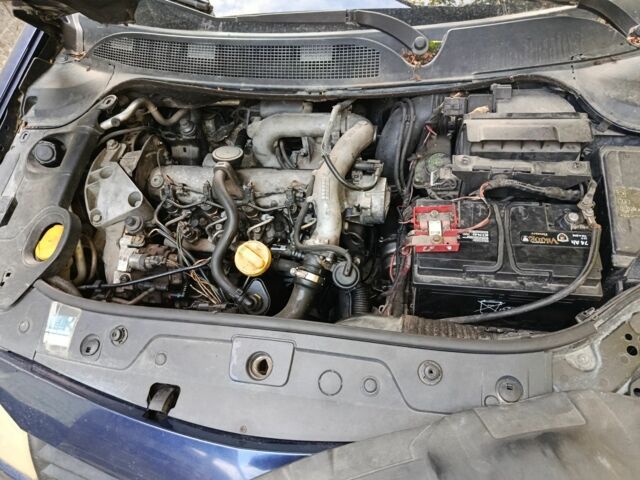 Рено Меган 2004 у Романове на Automoto.ua Синій Рено Меган, об'ємом двигуна 1 л та пробігом 260 тис. км за 4950 $, фото 5 на Automoto.ua