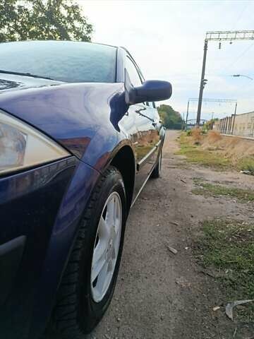 Синий Рено Меган, объемом двигателя 1.6 л и пробегом 250 тыс. км за 4000 $, фото 1 на Automoto.ua