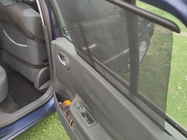 Рено Меган 2004 у Києві на Automoto.ua Синій Рено Меган, об'ємом двигуна 0 л та пробігом 302 тис. км за 4500 $, фото 9 на Automoto.ua