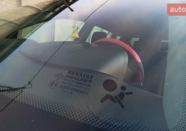 Синий Рено Меган, объемом двигателя 1.6 л и пробегом 205 тыс. км за 3650 $, фото 56 на Automoto.ua