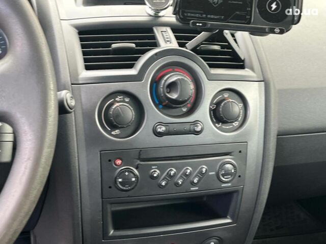 Синій Рено Меган, об'ємом двигуна 1.4 л та пробігом 229 тис. км за 4790 $, фото 19 на Automoto.ua