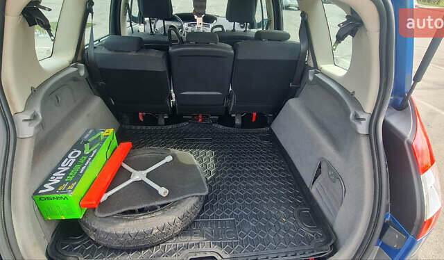 Синий Рено Меган, объемом двигателя 2 л и пробегом 262 тыс. км за 4800 $, фото 3 на Automoto.ua