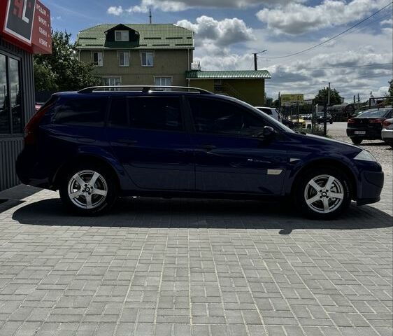 Синий Рено Меган, объемом двигателя 1.6 л и пробегом 210 тыс. км за 5600 $, фото 2 на Automoto.ua