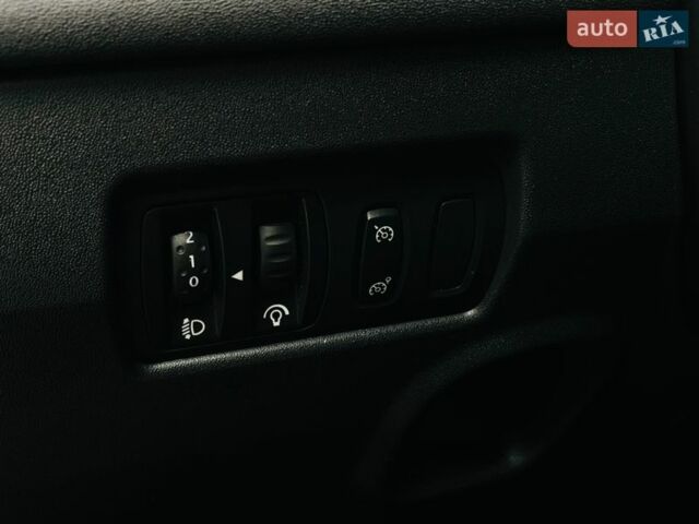 Синий Рено Меган, объемом двигателя 1.6 л и пробегом 210 тыс. км за 5100 $, фото 21 на Automoto.ua