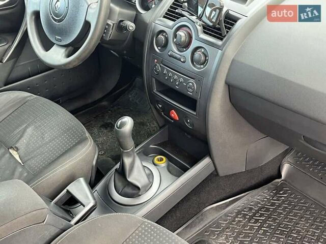 Синій Рено Меган, об'ємом двигуна 1.4 л та пробігом 229 тис. км за 4790 $, фото 25 на Automoto.ua