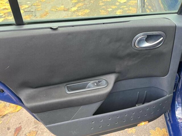 Синий Рено Меган, объемом двигателя 1.4 л и пробегом 229 тыс. км за 4790 $, фото 22 на Automoto.ua