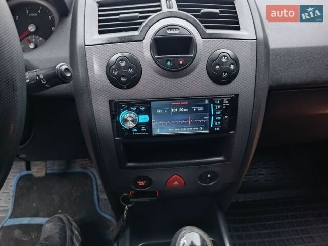 Синий Рено Меган, объемом двигателя 1.6 л и пробегом 210 тыс. км за 4900 $, фото 19 на Automoto.ua