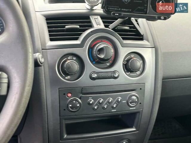 Синій Рено Меган, об'ємом двигуна 1.4 л та пробігом 229 тис. км за 4790 $, фото 18 на Automoto.ua