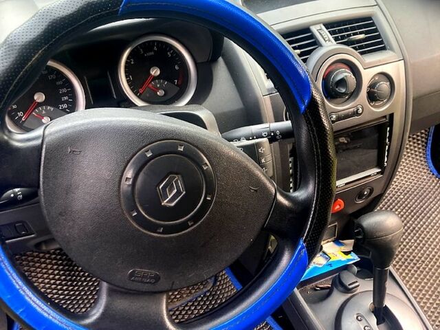 Синий Рено Меган, объемом двигателя 1.6 л и пробегом 0 тыс. км за 2000 $, фото 1 на Automoto.ua