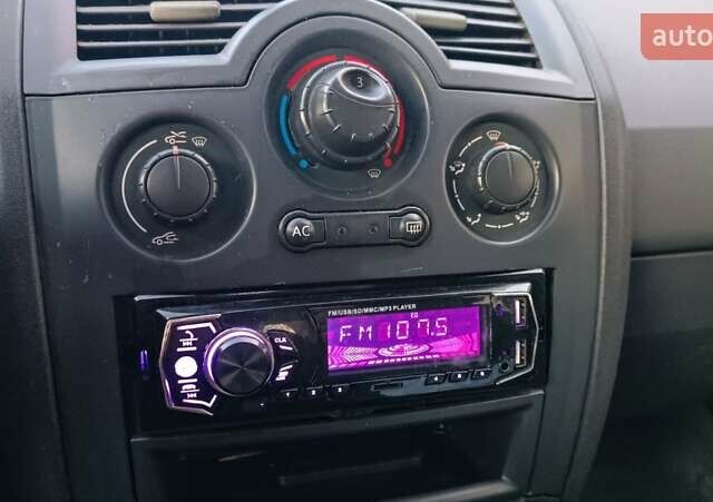 Синий Рено Меган, объемом двигателя 1.6 л и пробегом 205 тыс. км за 3650 $, фото 71 на Automoto.ua