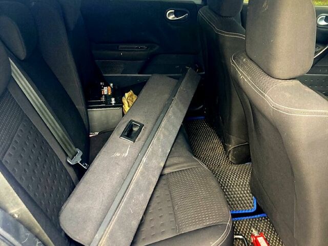 Синий Рено Меган, объемом двигателя 1.6 л и пробегом 0 тыс. км за 2000 $, фото 2 на Automoto.ua