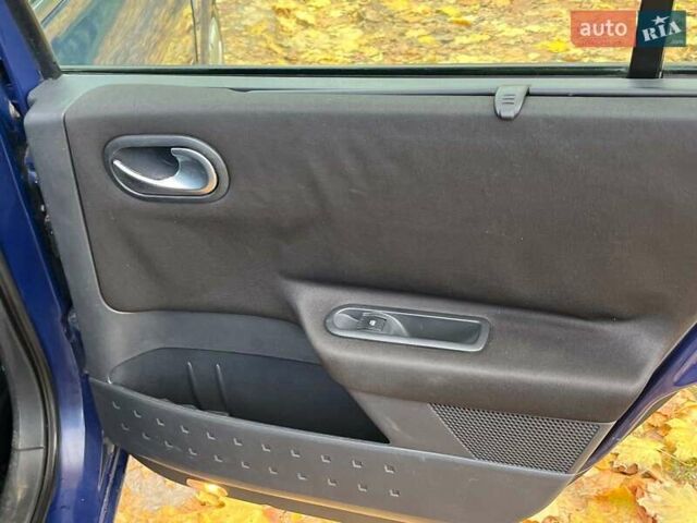 Синій Рено Меган, об'ємом двигуна 1.4 л та пробігом 229 тис. км за 4790 $, фото 24 на Automoto.ua